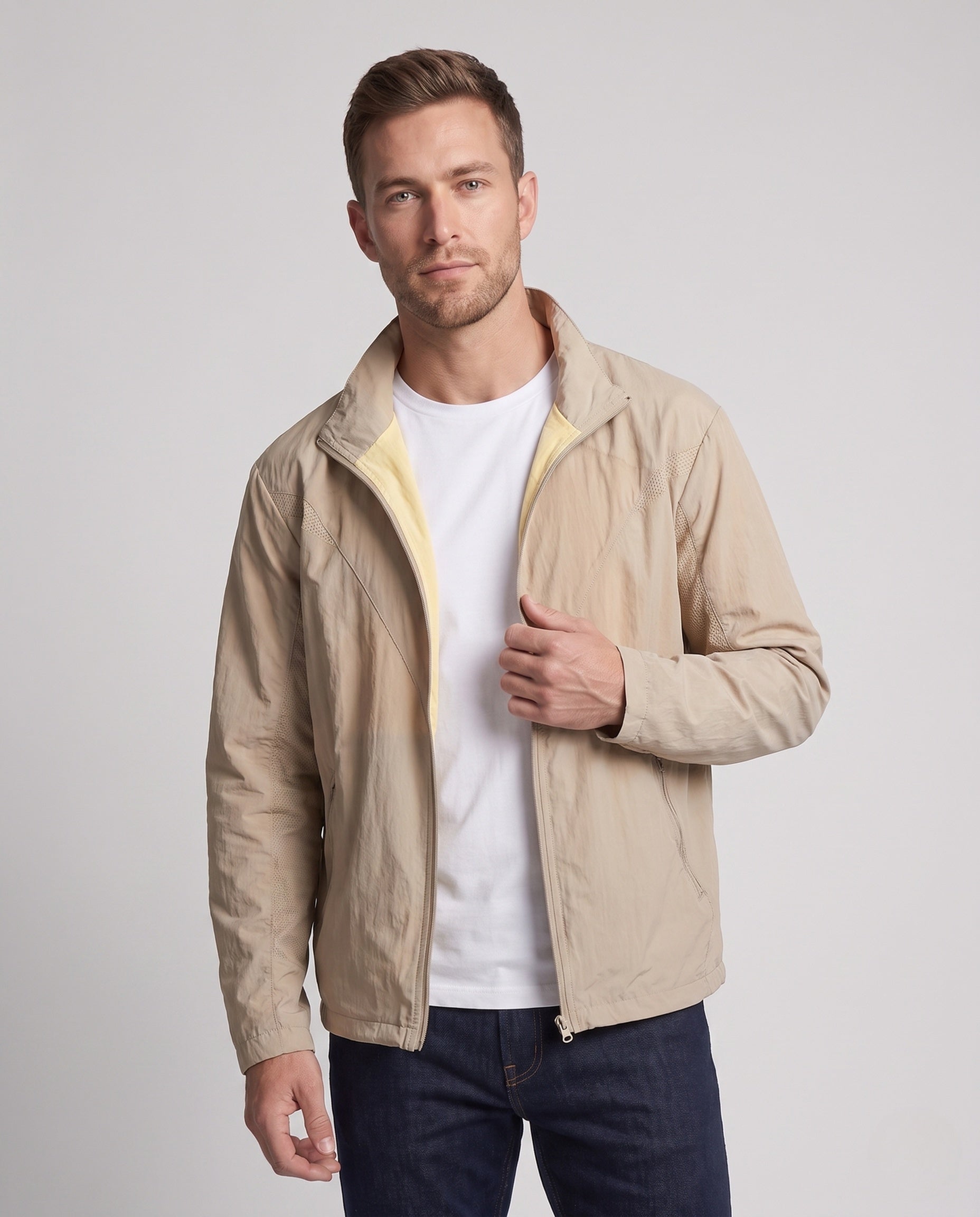 Ben lightweight travel jacket - upper body detail