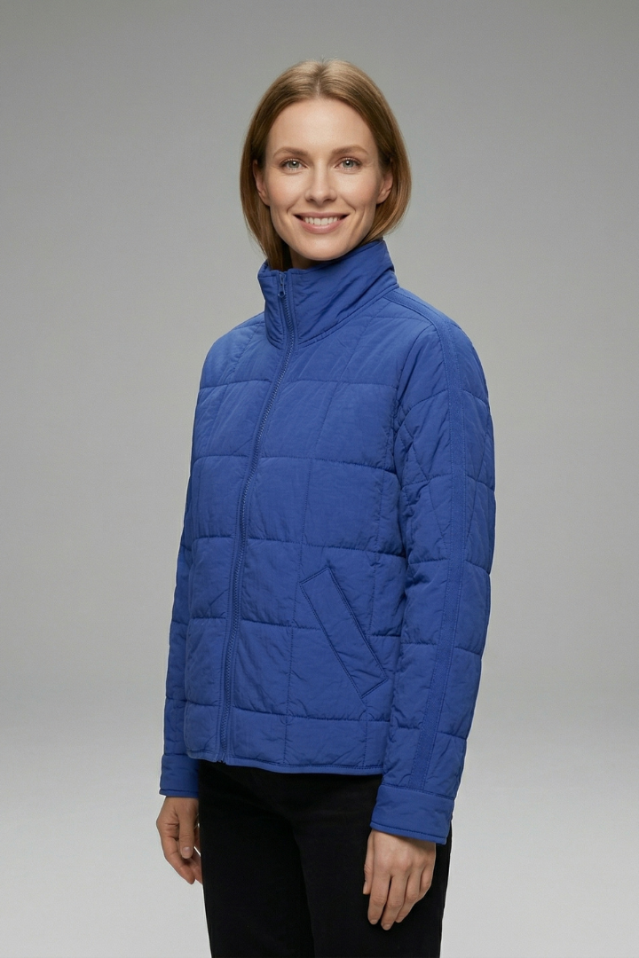 Donatella jacket with zip and quilted surface - close up