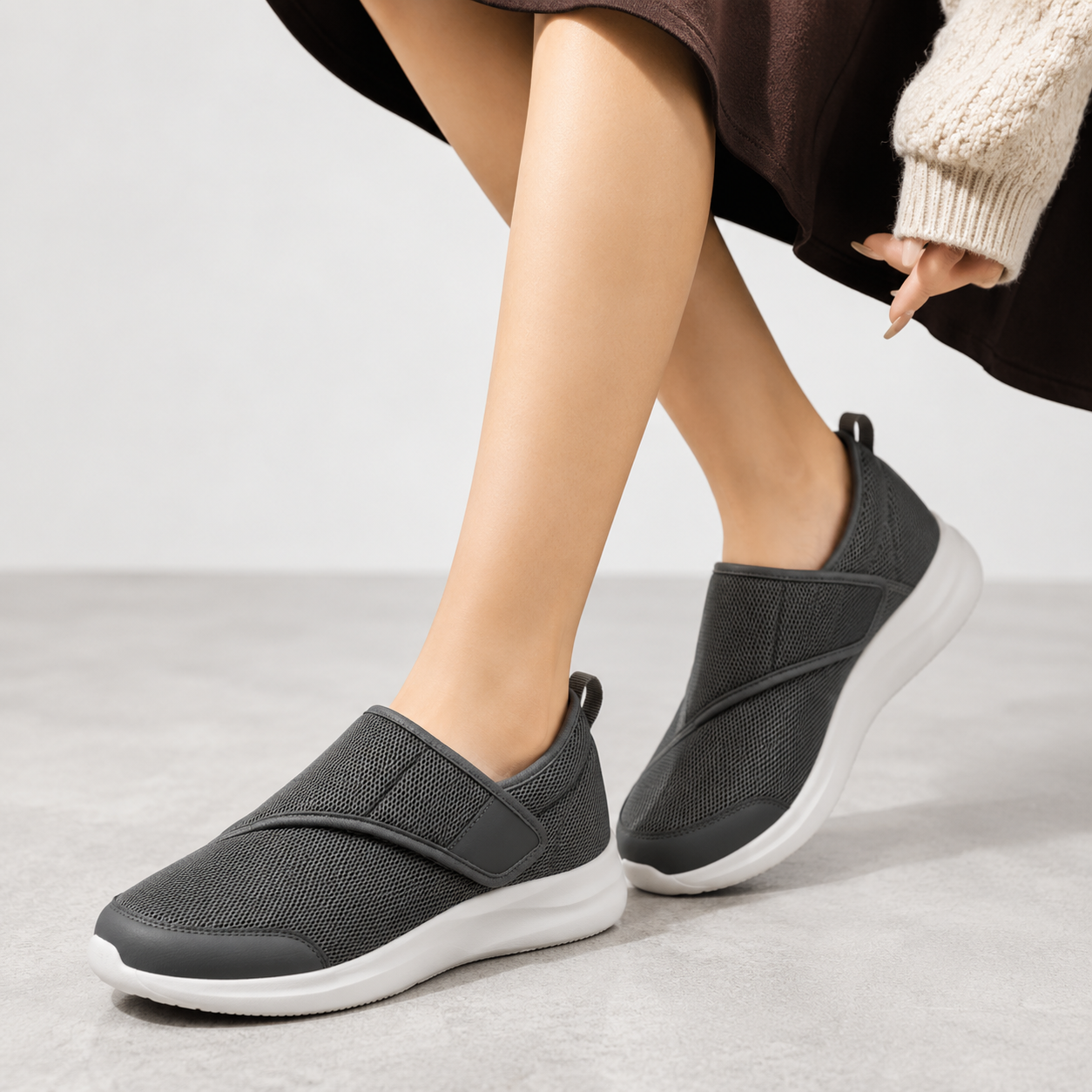 Joan extra wide orthopedic walking shoes - side view