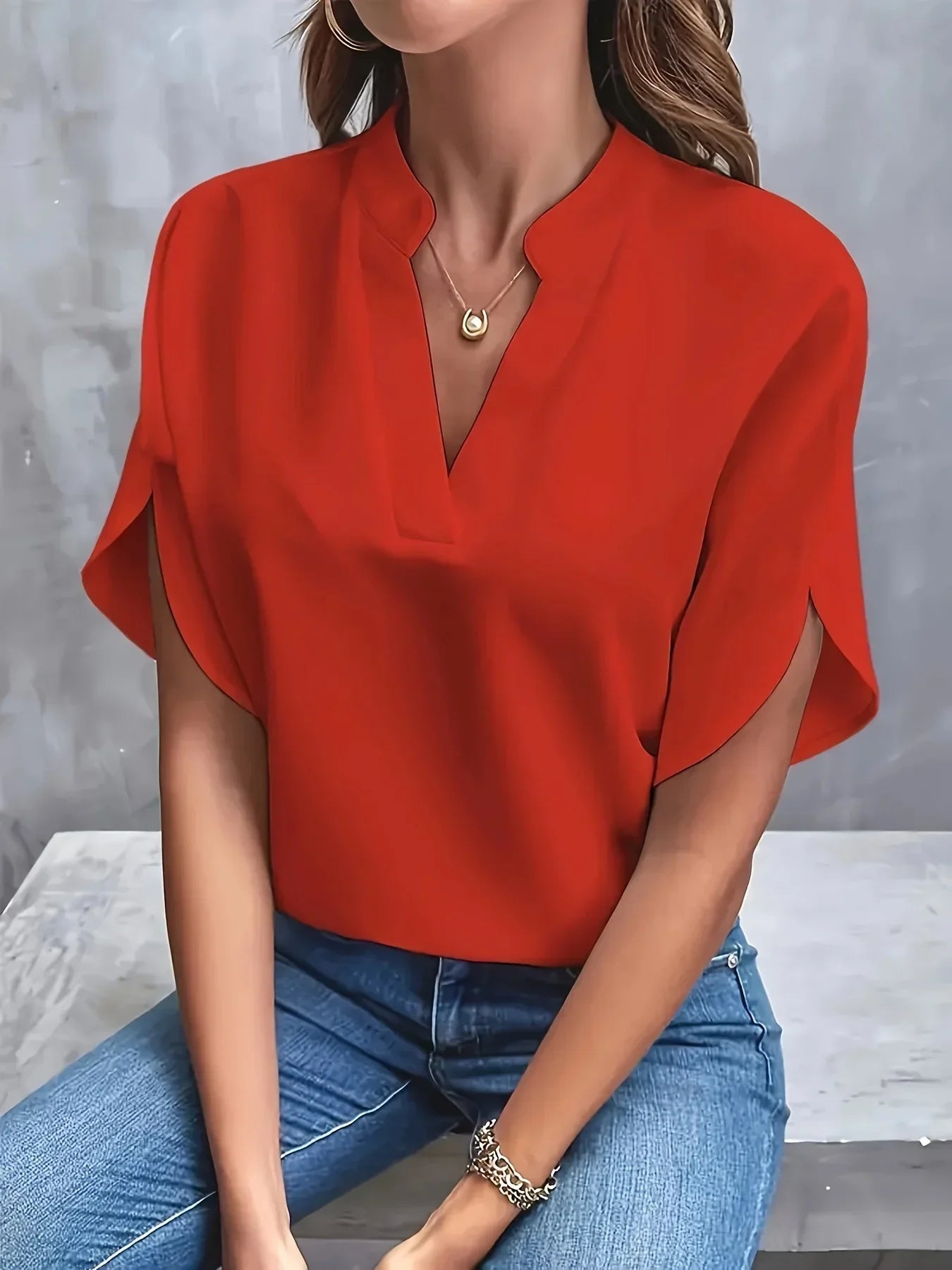 Julia | Relaxed Fit V-Neck Minimal Blouse