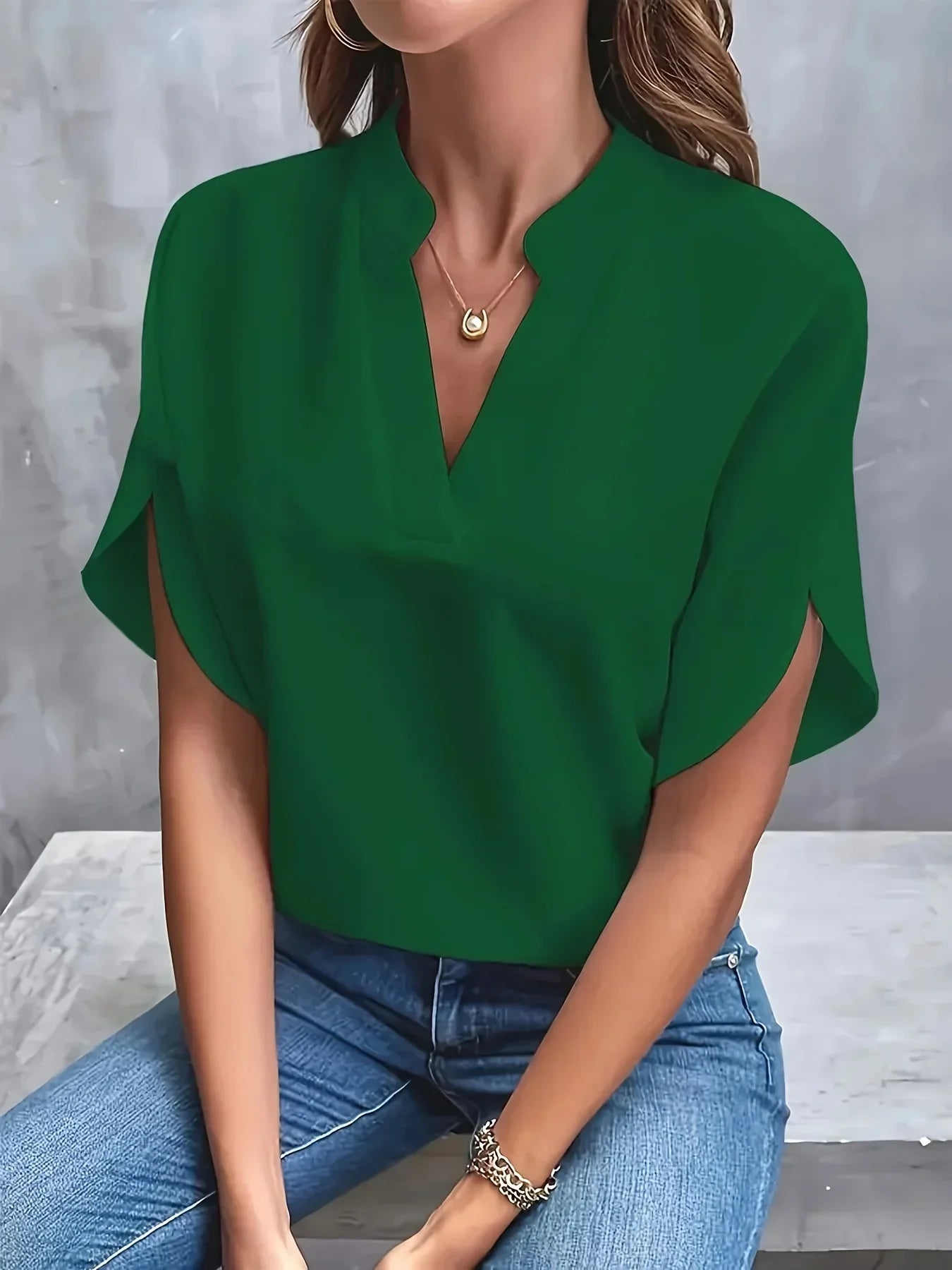 Julia | Relaxed Fit V-Neck Minimal Blouse