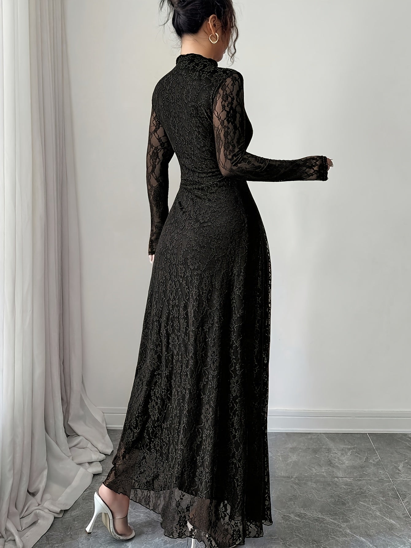 Marlene fall lace bodycon dress - neckline detail