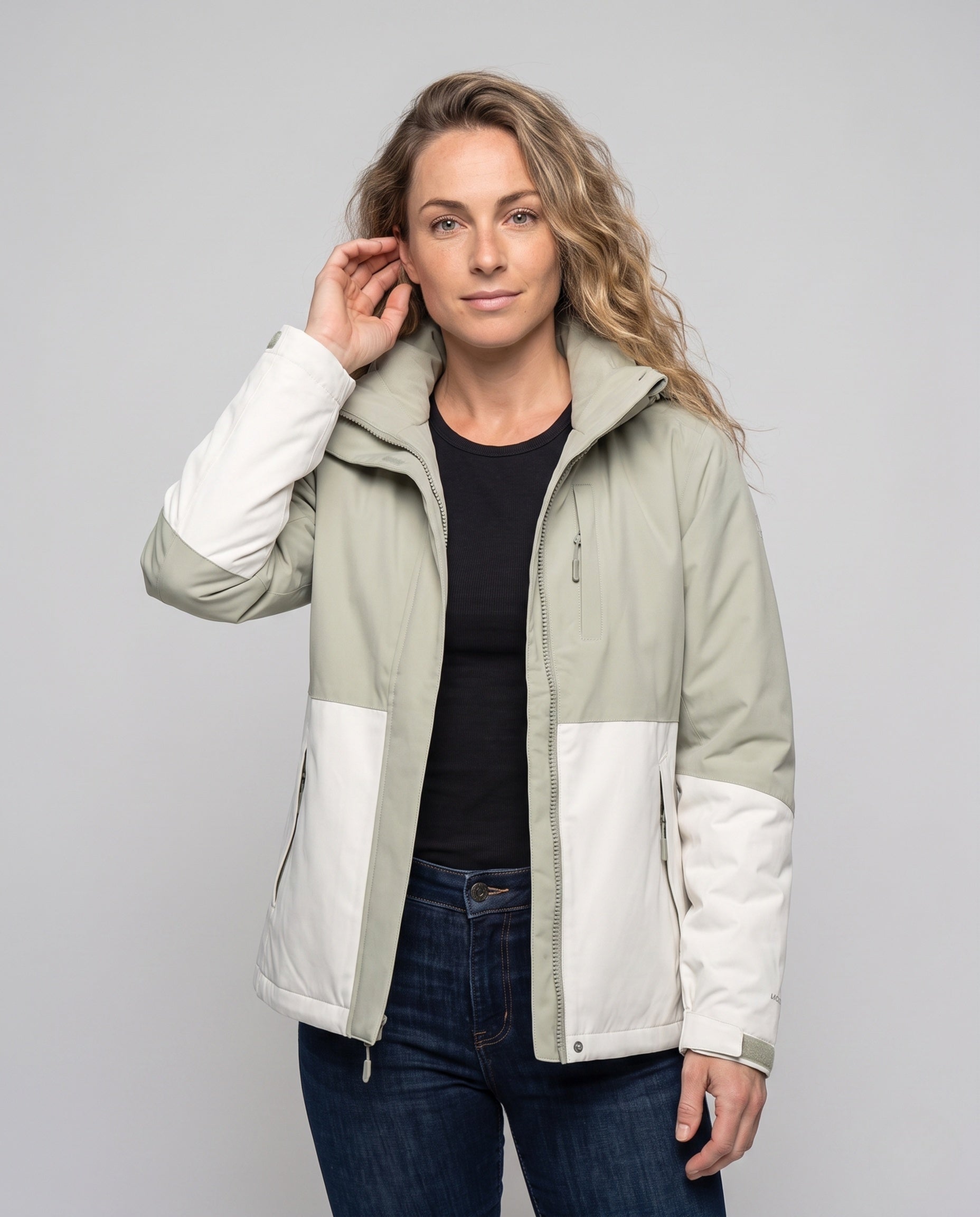 Victoria technical multifunction jacket - upper body detail